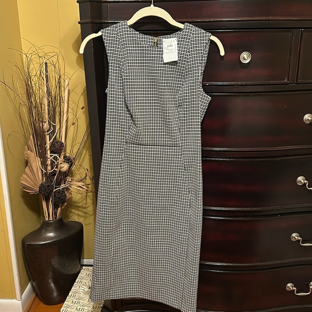Brand NWT Valvin Klein dress, size 4